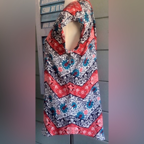 Express short sleeve colorful print top. Adj. front zipper excellent condition. - Picture 9 of 16